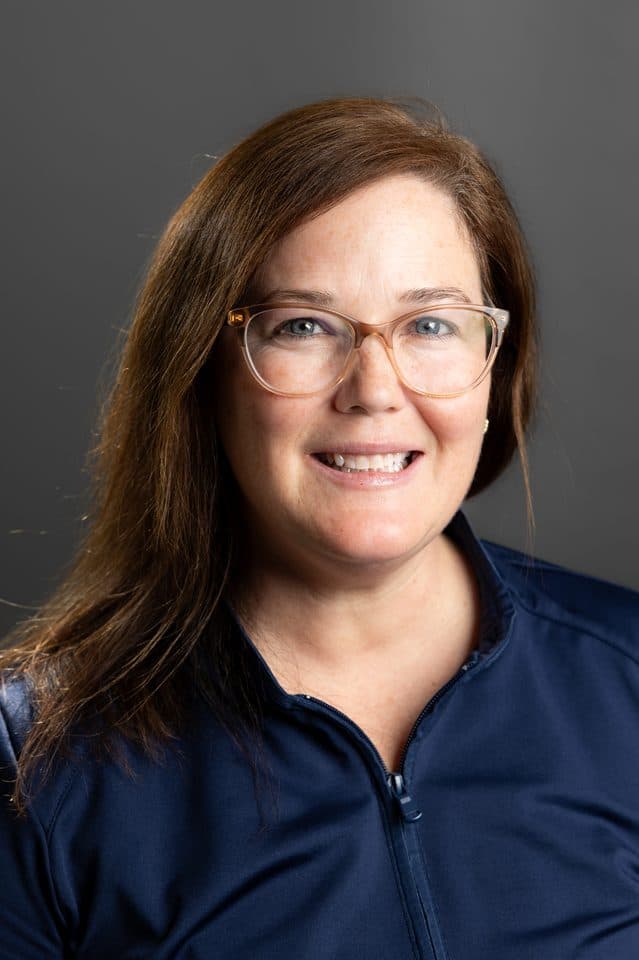 Kelly Dickinson, dental assistant